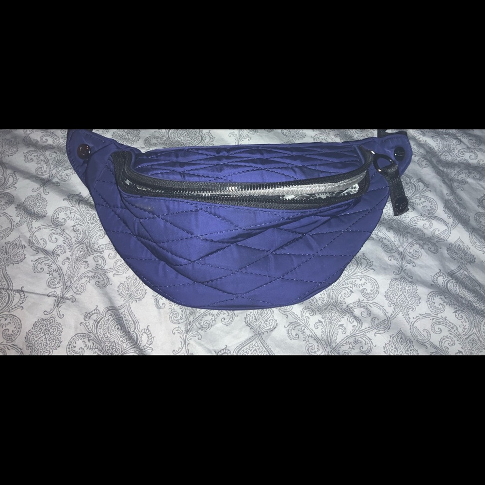 BlueBumBag quilted, black zipper and black zipper pull